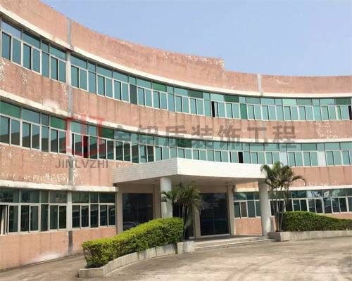 辦公樓鋁單板翻新效果前后對比，這是沒有裝飾的舊樓