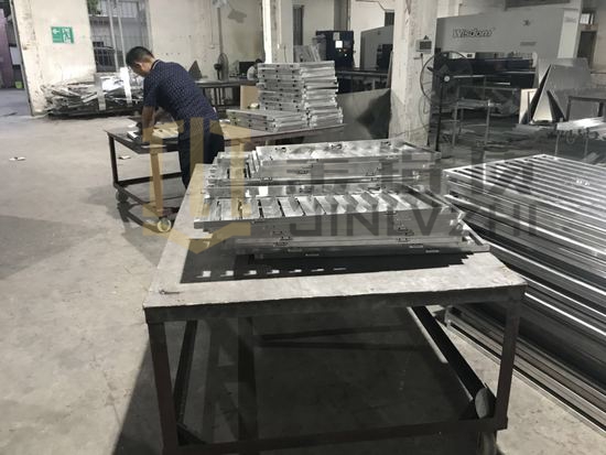 百葉型空調(diào)罩成型中 金鋁質(zhì)